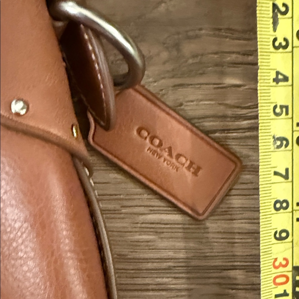 Coach Cargo Tan Leather Shoulder Bag - Picture 2 of 11
